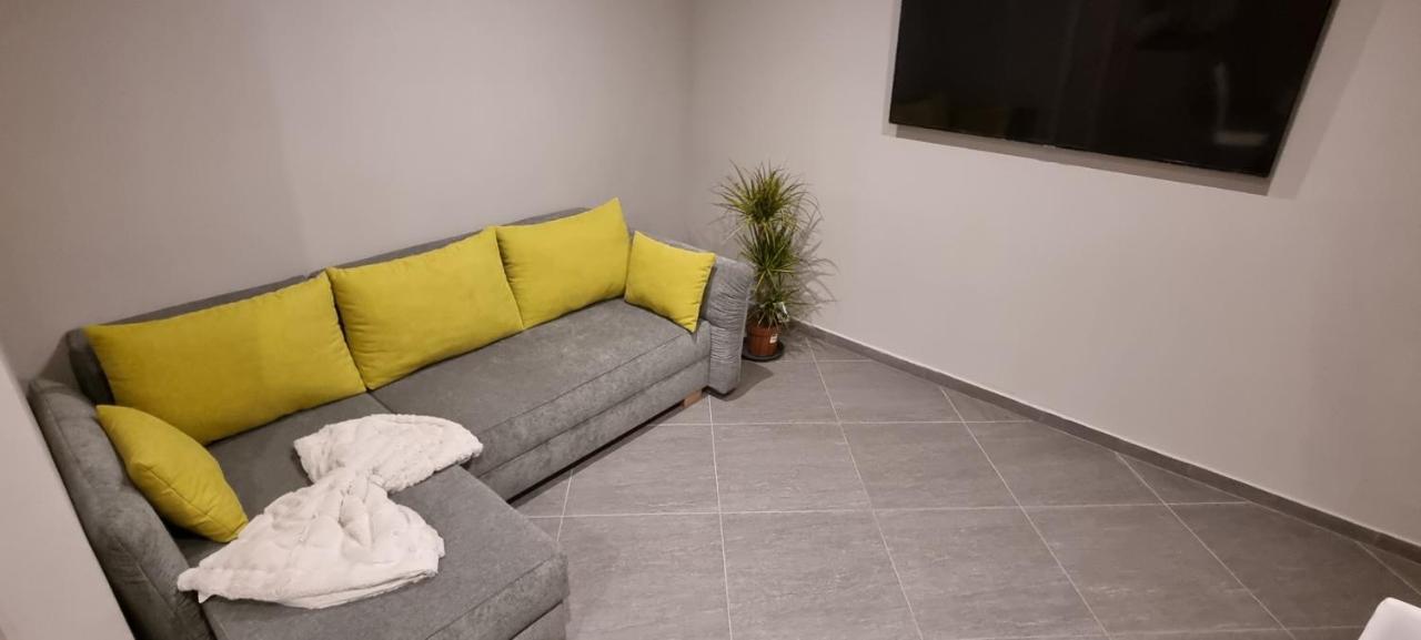 Hos-Cegledi Vendeghaz Miskolc -Oenallo Otthon, Mely Csak Az Oenoeke Exterior foto