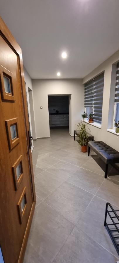 Hos-Cegledi Vendeghaz Miskolc -Oenallo Otthon, Mely Csak Az Oenoeke Exterior foto