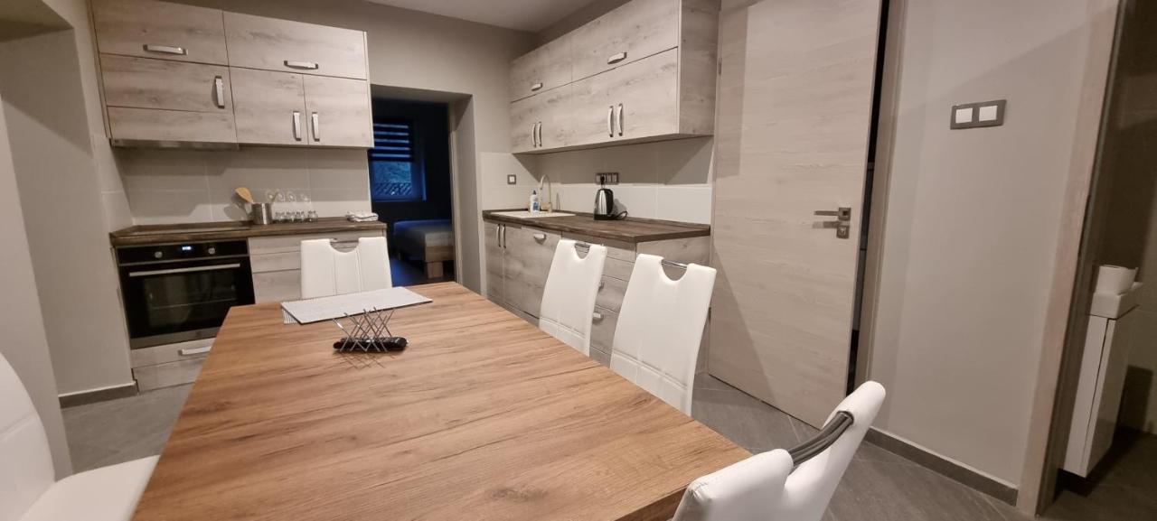 Hos-Cegledi Vendeghaz Miskolc -Oenallo Otthon, Mely Csak Az Oenoeke Exterior foto