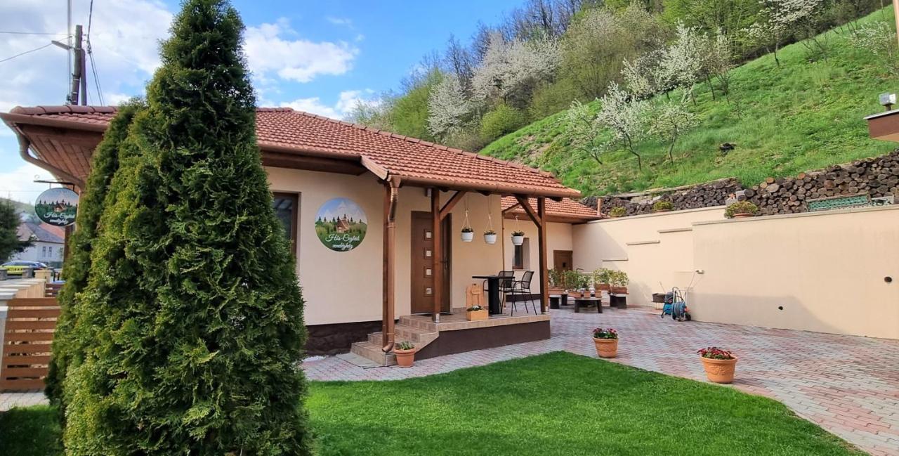 Hos-Cegledi Vendeghaz Miskolc -Oenallo Otthon, Mely Csak Az Oenoeke Exterior foto