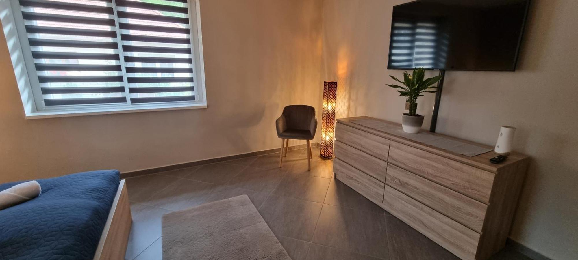 Hos-Cegledi Vendeghaz Miskolc -Oenallo Otthon, Mely Csak Az Oenoeke Exterior foto